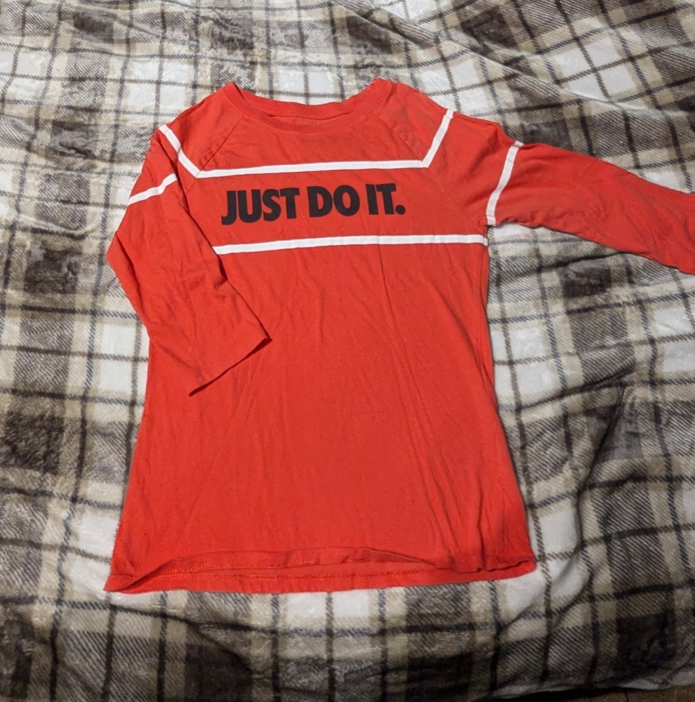 Nike Athletic Cut Tee size small Apricot